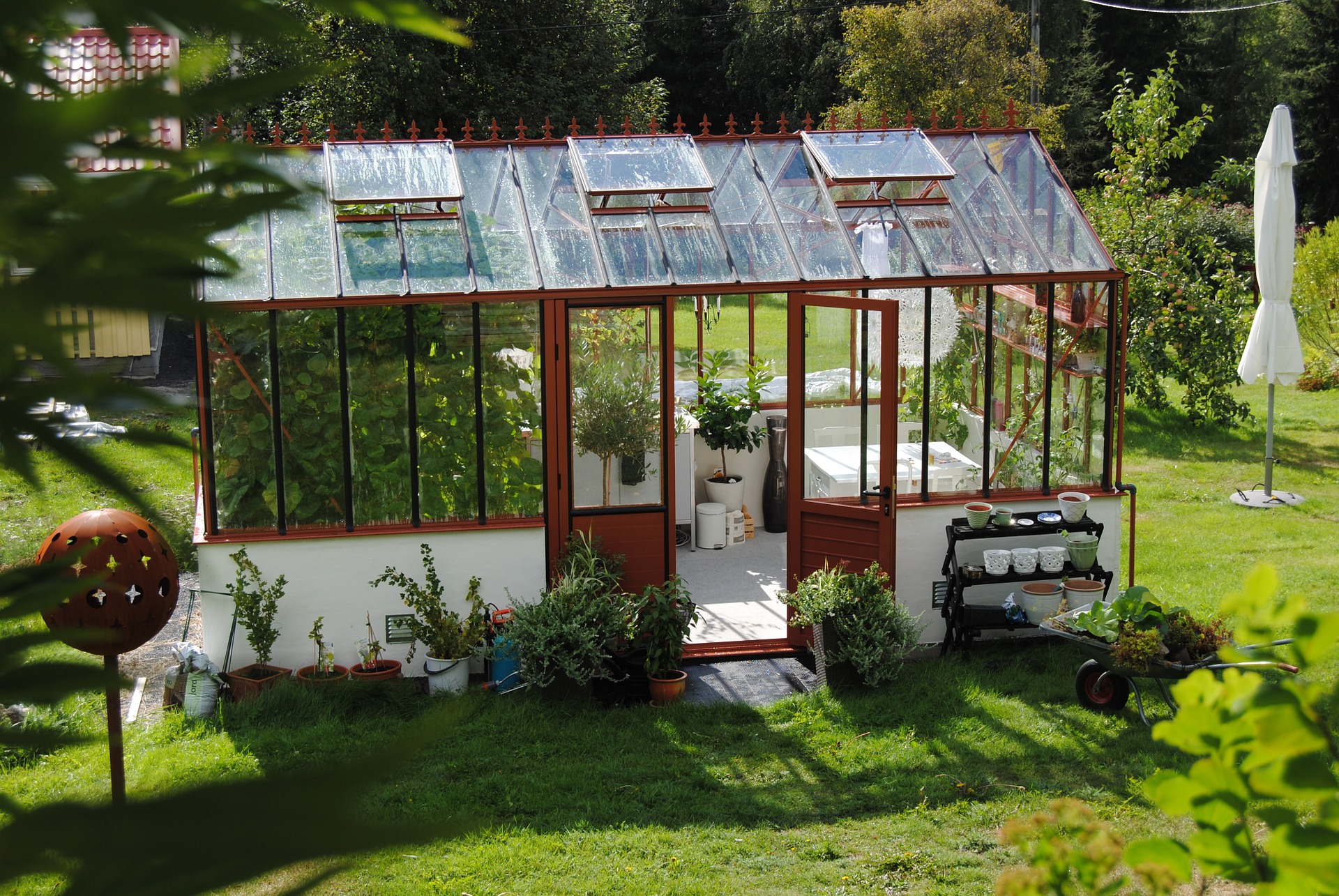 greenhouse-1192872_1920